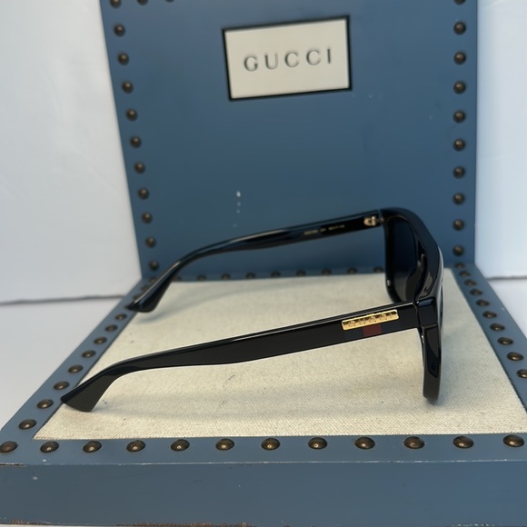 Gucci Eyewear GG0748s 001
oversized square-frame sunglasses - Picture 7 of 15